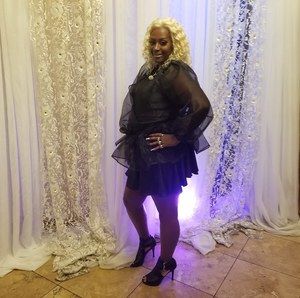 Meet your Posher, Latonya